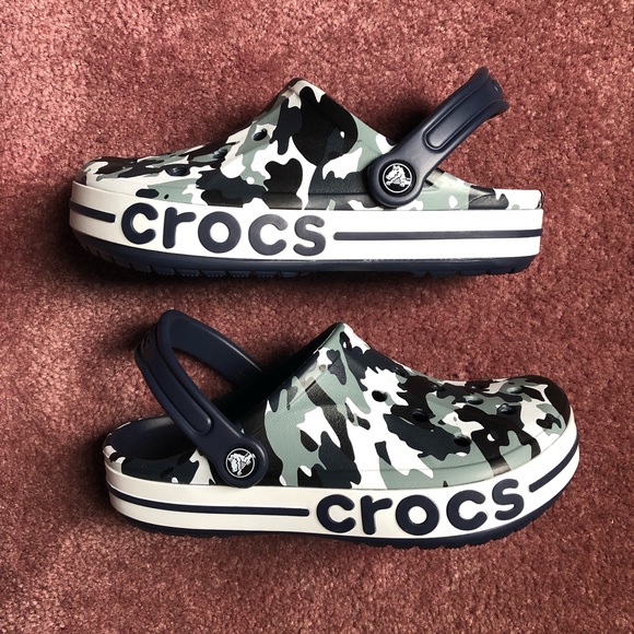 crocs camouflage blue